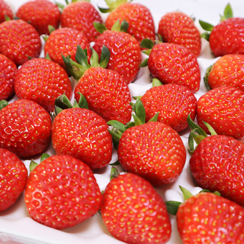 1KG of fresh strawberries with high sugar content and fresh fragrance delivered directly from the farm